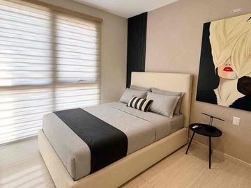 DEPARTAMENTO AMUEBLADO EN RENTA EN ZONA TECNOLÓGICO, FRENTE AL PARQUE.