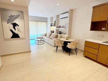 DEPARTAMENTO AMUEBLADO EN RENTA EN ZONA TECNOLÓGICO, FRENTE AL PARQUE.