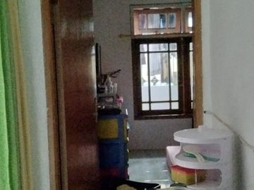 Dijual Rumah hoek 2 lantai  dan kios 3 pintu di  Pejuang Jaya  Bekasi  Harga 1.2 m nego