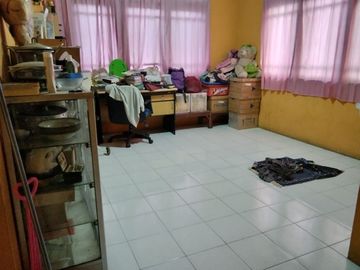 Dijual Rumah hoek 2 lantai  dan kios 3 pintu di  Pejuang Jaya  Bekasi  Harga 1.2 m nego