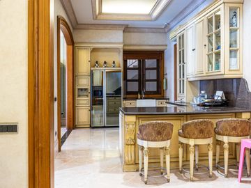 Rumah Cempaka Putih  Mewah Classic Dijual Cepat