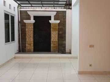 Disewakan Rumah, 2 Lantai, di Puspita Loka, BSD - 4+1 L di Puspita Loka, BSD - 4+1 KT