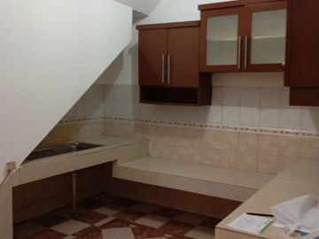 Disewakan Rumah, 2 Lantai, di Puspita Loka, BSD - 4+1 L di Puspita Loka, BSD - 4+1 KT
