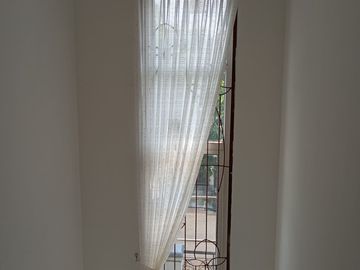 Disewakan Rumah, 2 Lantai, di Puspita Loka, BSD - 4+1 L di Puspita Loka, BSD - 4+1 KT