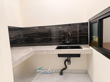Jual Rumah Fresh Renovasi di Griya Suradita Indah, Legalitas SHM + IMB Clear, Selangkah ke Kawasan BSD City, Stasiun KRL & Pusat Perbelanjaan