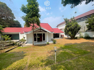 disewakan rumah 1lt halaman luas bisa untuk kantor bebas banjir area kemang