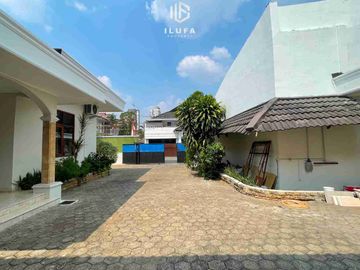 disewakan rumah 5br parkiran luas bisa untuk kantor lokasi kemang ampera