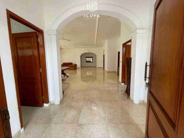 disewakan rumah 5br parkiran luas bisa untuk kantor lokasi kemang ampera