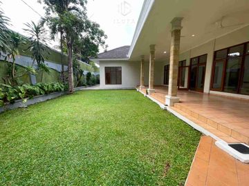 disewakan rumah 5br parkiran luas bisa untuk kantor lokasi kemang ampera
