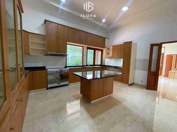 disewakan rumah 5br parkiran luas bisa untuk kantor lokasi kemang ampera