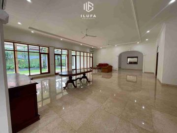 disewakan rumah 5br parkiran luas bisa untuk kantor lokasi kemang ampera