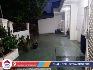 Sewa Rumah Metland Menteng, 2 Rumah Jadi 1, LT 180m², 3 KT 2 KM, Semi Furnish