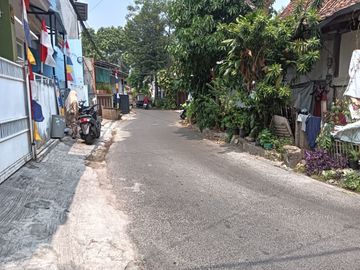Rumah Asri dan Tenang di Kawasan Pemukiman Derah Rawasari Jakarta Pusat. Bangunan Rumah Perlu Renovasi , Lokasi Sangat Strategis Sekali