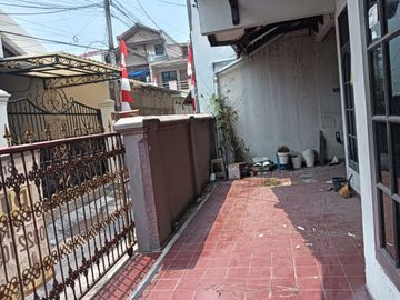 Rumah Asri dan Tenang di Kawasan Pemukiman Derah Rawasari Jakarta Pusat. Bangunan Rumah Perlu Renovasi , Lokasi Sangat Strategis Sekali