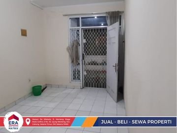 Sewa Rumah Strategis di Metland Menteng LT 180m², 1 Lantai, Semi Furnish Rp65 Juta/Tahun