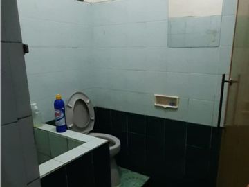 Sewa Rumah Strategis di Metland Menteng LT 180m², 1 Lantai, Semi Furnish Rp65 Juta/Tahun