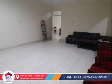 Sewa Rumah Metland Menteng Siap Huni, 2 Rumah Digabung, Semi Furnish, 3 KT 2 KM