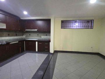 Disewakan Rumah 3 Lantai Bagus Terawat Di Sunter Garden - Jakarta Utara