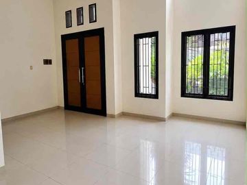 Disewakan Rumah 3 Lantai Bagus Terawat Di Sunter Garden - Jakarta Utara
