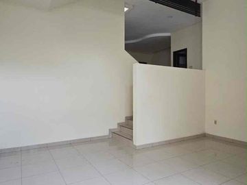 Disewakan Rumah 3 Lantai Bagus Terawat Di Sunter Garden - Jakarta Utara