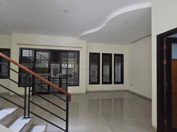 Disewakan Rumah 3 Lantai Bagus Terawat Di Sunter Garden - Jakarta Utara