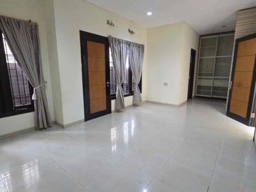 Disewakan Rumah 3 Lantai Bagus Terawat Di Sunter Garden - Jakarta Utara
