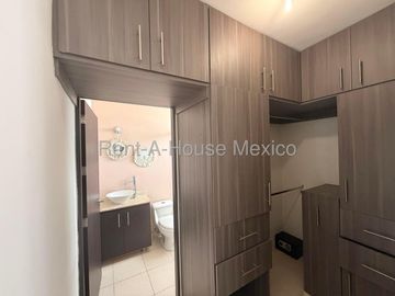 Renta Casa Amueblada en Colinas del Mirador 3 Recamaras 3 Baños Jardin Seguridad