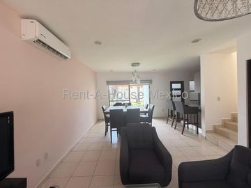 Renta Casa Amueblada en Colinas del Mirador 3 Recamaras 3 Baños Jardin Seguridad