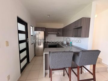 Renta Casa Amueblada en Colinas del Mirador 3 Recamaras 3 Baños Jardin Seguridad