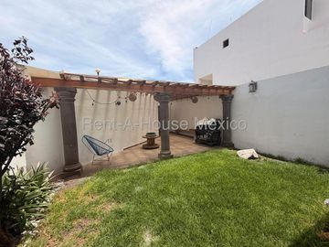 Renta Casa Amueblada en Colinas del Mirador 3 Recamaras 3 Baños Jardin Seguridad