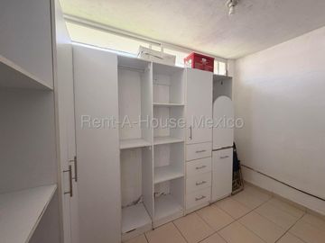 Renta Casa Amueblada en Colinas del Mirador 3 Recamaras 3 Baños Jardin Seguridad