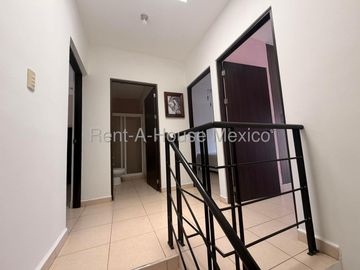 Renta Casa Amueblada en Colinas del Mirador 3 Recamaras 3 Baños Jardin Seguridad