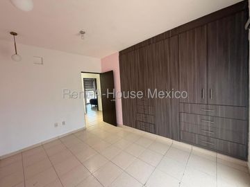 Renta Casa Amueblada en Colinas del Mirador 3 Recamaras 3 Baños Jardin Seguridad