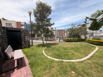 Renta Casa Amueblada en Colinas del Mirador 3 Recamaras 3 Baños Jardin Seguridad