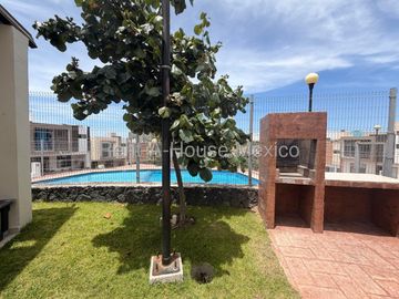 Renta Casa Amueblada en Colinas del Mirador 3 Recamaras 3 Baños Jardin Seguridad