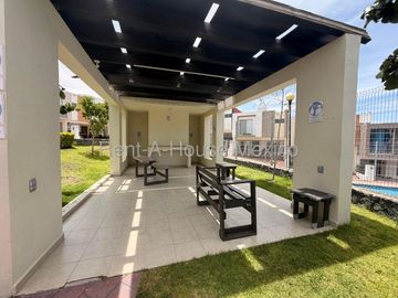 Renta Casa Amueblada en Colinas del Mirador 3 Recamaras 3 Baños Jardin Seguridad