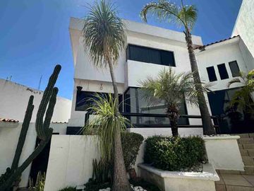 Casa en renta Lomas del campestre.