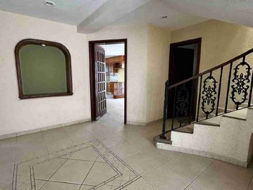Casa en renta Lomas del campestre.