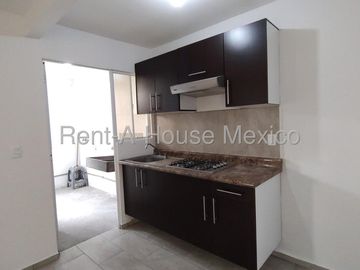 Departamento en Renta de 2 Recámaras con Patio | Villas del Refugio DT602
