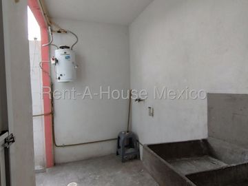 Departamento en Renta de 2 Recámaras con Patio | Villas del Refugio DT602