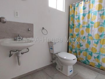 Departamento en Renta de 2 Recámaras con Patio | Villas del Refugio DT602