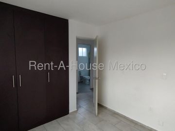 Departamento en Renta de 2 Recámaras con Patio | Villas del Refugio DT602