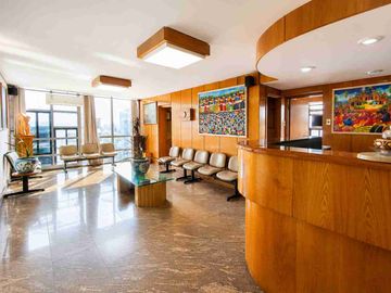 OFICINA 117 m² EN VENTA EN PROVIDENCIA | CENTRO MÉDICO | 4 PRIVADOS | 3 BAÑOS | ESTACIONAMIENTO