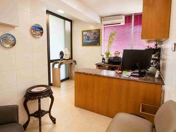 OFICINA 117 m² EN VENTA EN PROVIDENCIA | CENTRO MÉDICO | 4 PRIVADOS | 3 BAÑOS | ESTACIONAMIENTO