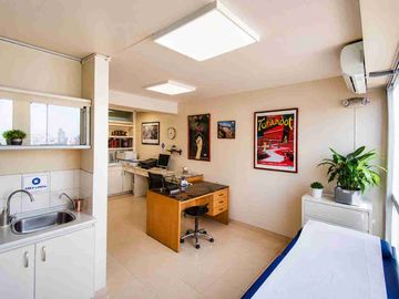 OFICINA 117 m² EN VENTA EN PROVIDENCIA | CENTRO MÉDICO | 4 PRIVADOS | 3 BAÑOS | ESTACIONAMIENTO