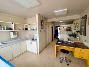 OFICINA 117 m² EN VENTA EN PROVIDENCIA | CENTRO MÉDICO | 4 PRIVADOS | 3 BAÑOS | ESTACIONAMIENTO
