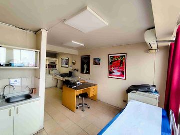 OFICINA 117 m² EN VENTA EN PROVIDENCIA | CENTRO MÉDICO | 4 PRIVADOS | 3 BAÑOS | ESTACIONAMIENTO