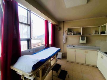 OFICINA 117 m² EN VENTA EN PROVIDENCIA | CENTRO MÉDICO | 4 PRIVADOS | 3 BAÑOS | ESTACIONAMIENTO