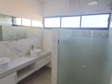 Casa en venta remate bancario 3 recamaras, 3 baños, 2 estacionamientos