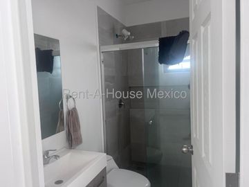 Casa amueblada de 3 recamaras en renta en Zakia, Querétaro